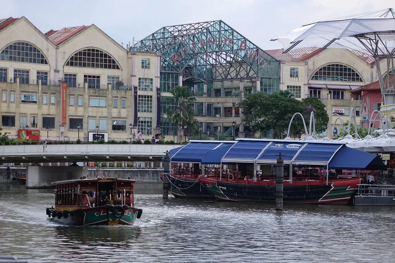 The Impact of Influencer Culture on Beauty Standards and Cosmetic Trends